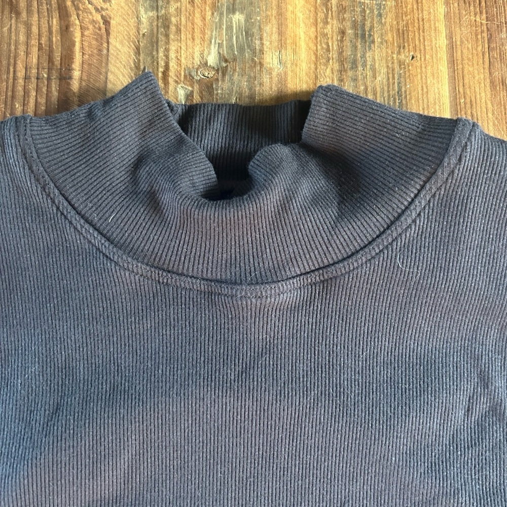 Lululemon Women's Black Long Sleeve Open Back Mock Neck Top - Picture 4 of 10